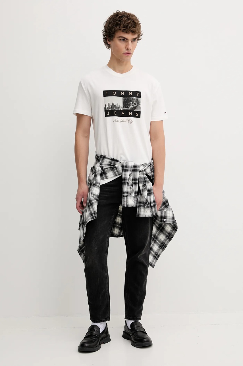 Хлопковая футболка Tommy Jeans цвет белый с принтом DM0DM22464