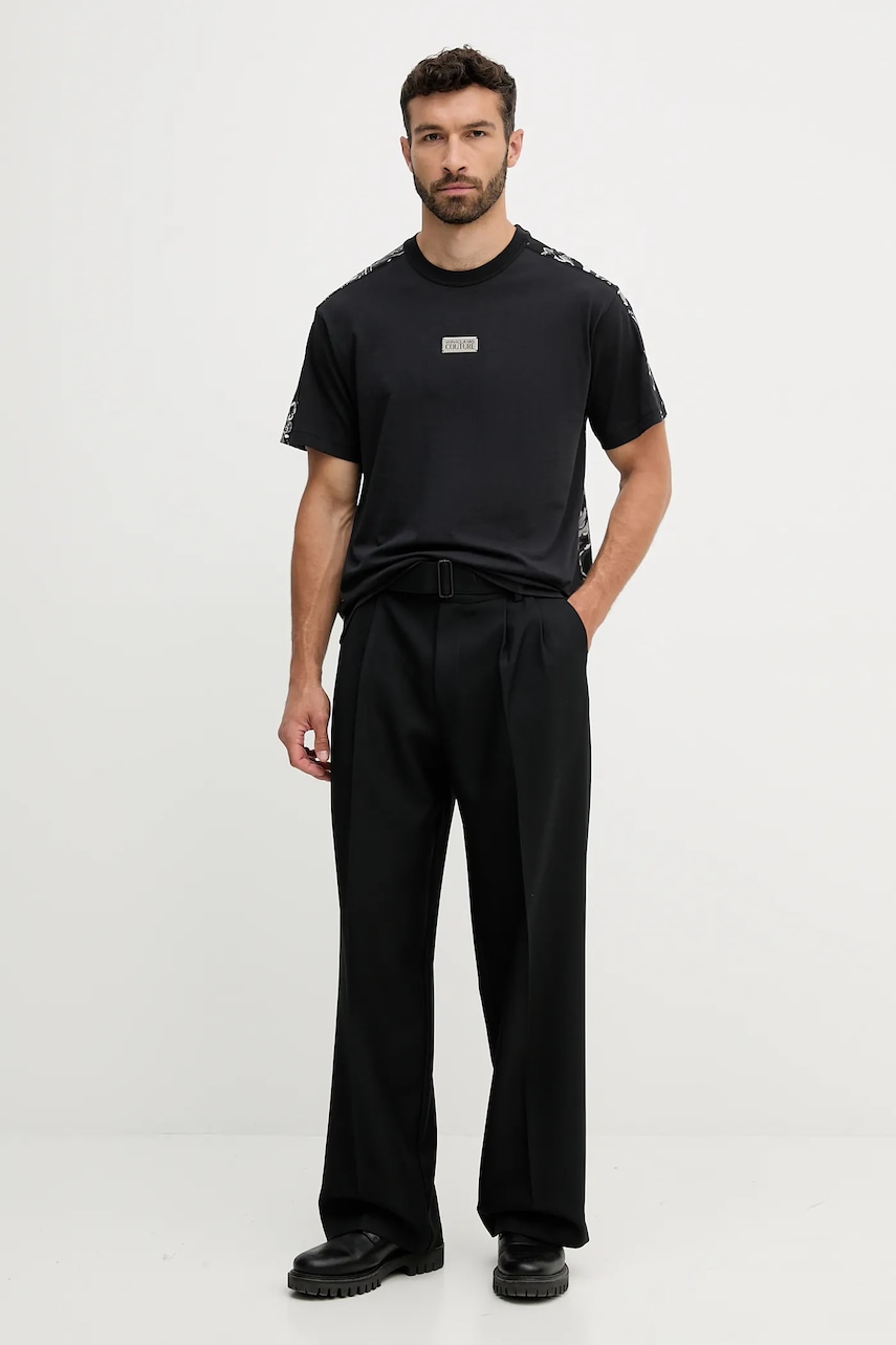 Хлопковая футболка Versace Jeans Couture цвет чёрный с аппликацией 79GAH617 JS515 Хлопковая футболка Versace Jeans Couture цвет чёрный с аппликацией 79GAH617 JS515