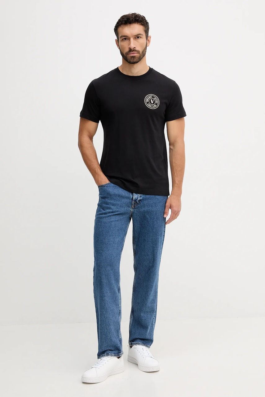 Хлопковая футболка Versace Jeans Couture цвет чёрный с аппликацией 79GAHT00 CJ00T Хлопковая футболка Versace Jeans Couture цвет чёрный с аппликацией 79GAHT00 CJ00T