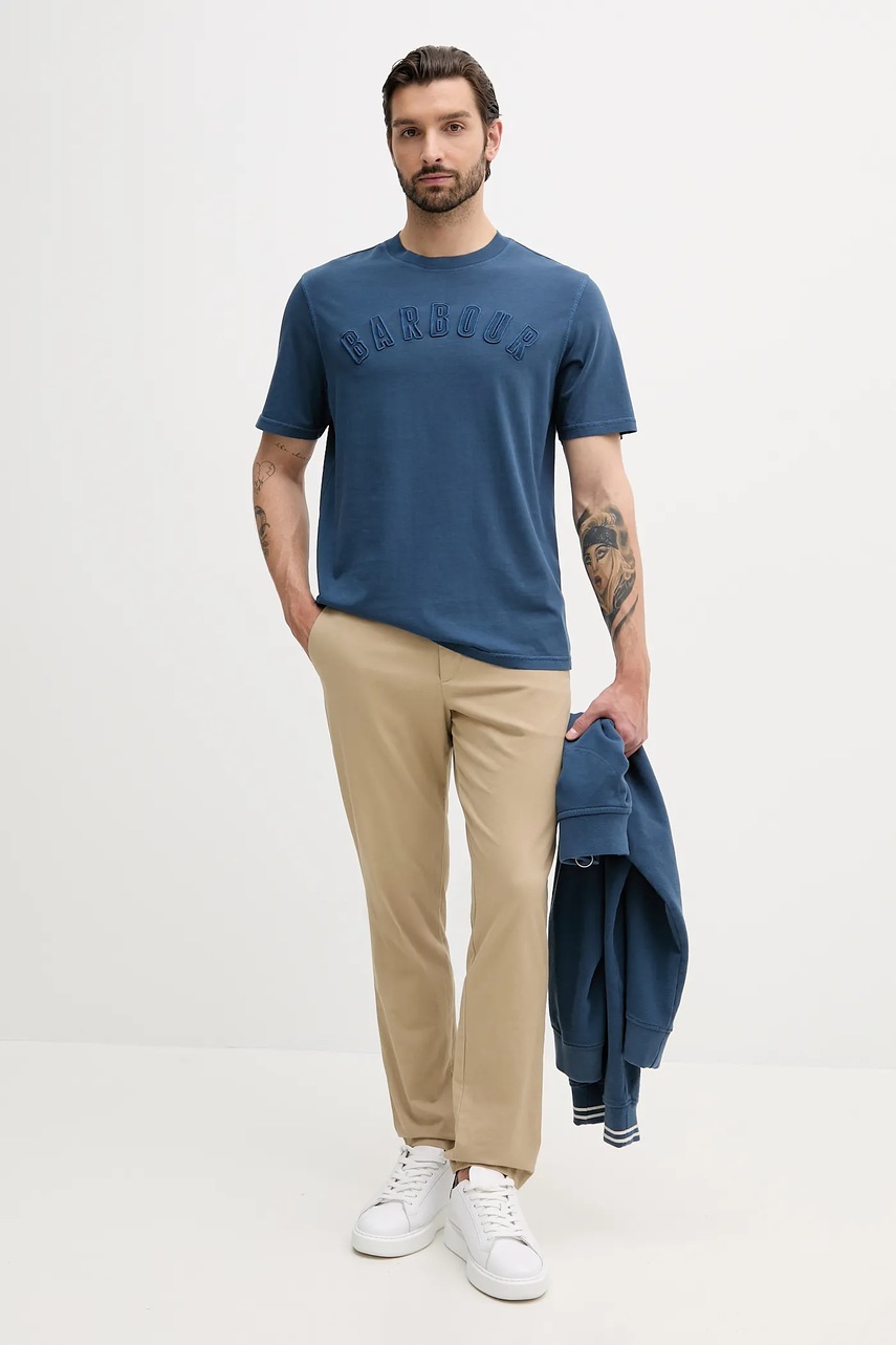 Хлопковая футболка Barbour BANFORD цвет синий с аппликацией MTS1443