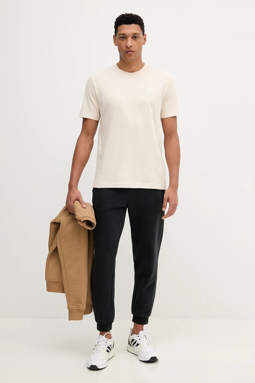 Хлопковая футболка adidas Originals Trefoil Essential цвет бежевый однотонная JY6268 Хлопковая футболка adidas Originals Trefoil Essential цвет бежевый однотонная JY6268