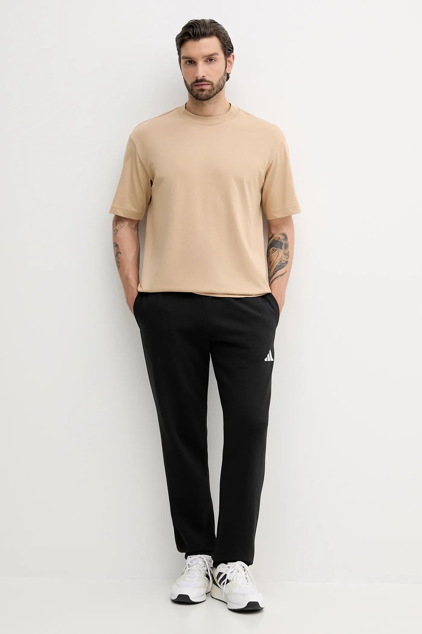 Хлопковая футболка adidas Essentials цвет зелёный с принтом JX5666