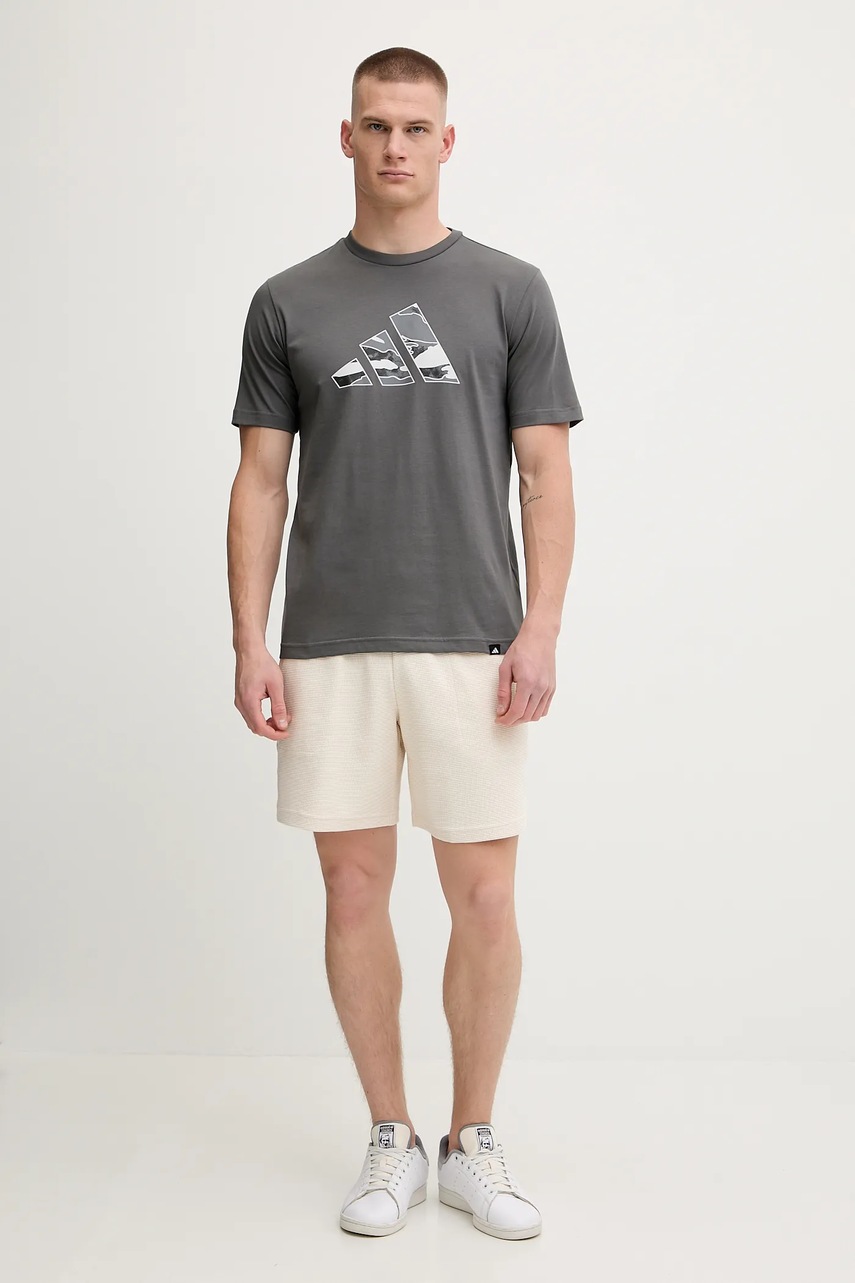 Хлопковая футболка adidas Camo Logo цвет серый с принтом KA7130
