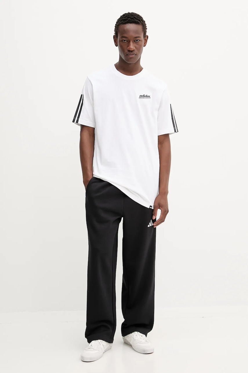 Хлопковая футболка adidas Script Tee цвет белый с принтом KD2258 Хлопковая футболка adidas Script Tee цвет белый с принтом KD2258