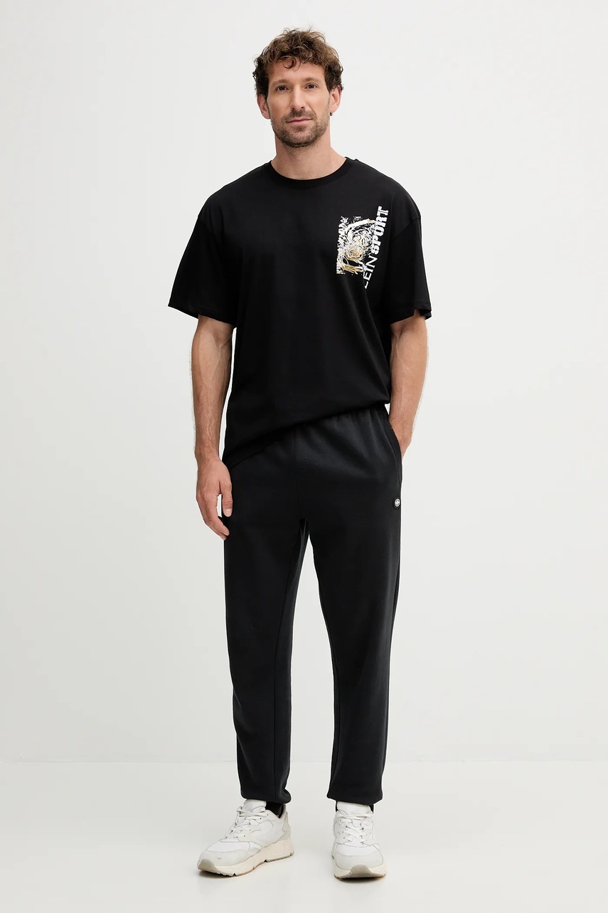 Хлопковая футболка PLEIN SPORT цвет чёрный с принтом FAEC MTK8368 STE001N Хлопковая футболка PLEIN SPORT цвет чёрный с принтом FAEC MTK8368 STE001N