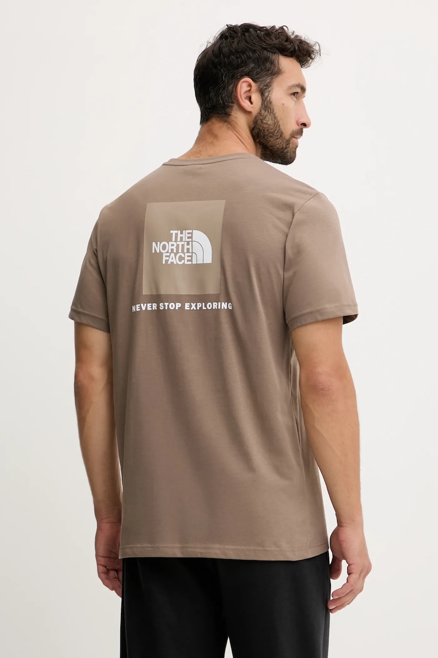 The North Face tricou din bumbac Redbox culoarea maro, cu imprimeu, NF0A87NPE1Q1 The North Face tricou din bumbac Redbox culoarea maro, cu imprimeu, NF0A87NPE1Q1