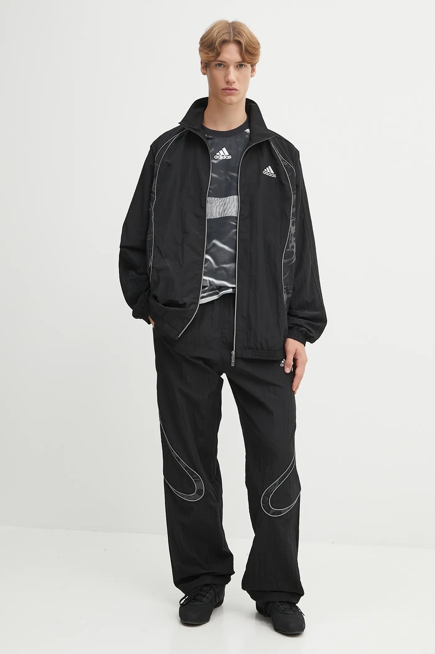 Спортивные штаны adidas Originals Adilenium Tg Tp цвет чёрный с аппликацией KF8521 Спортивные штаны adidas Originals Adilenium Tg Tp цвет чёрный с аппликацией KF8521