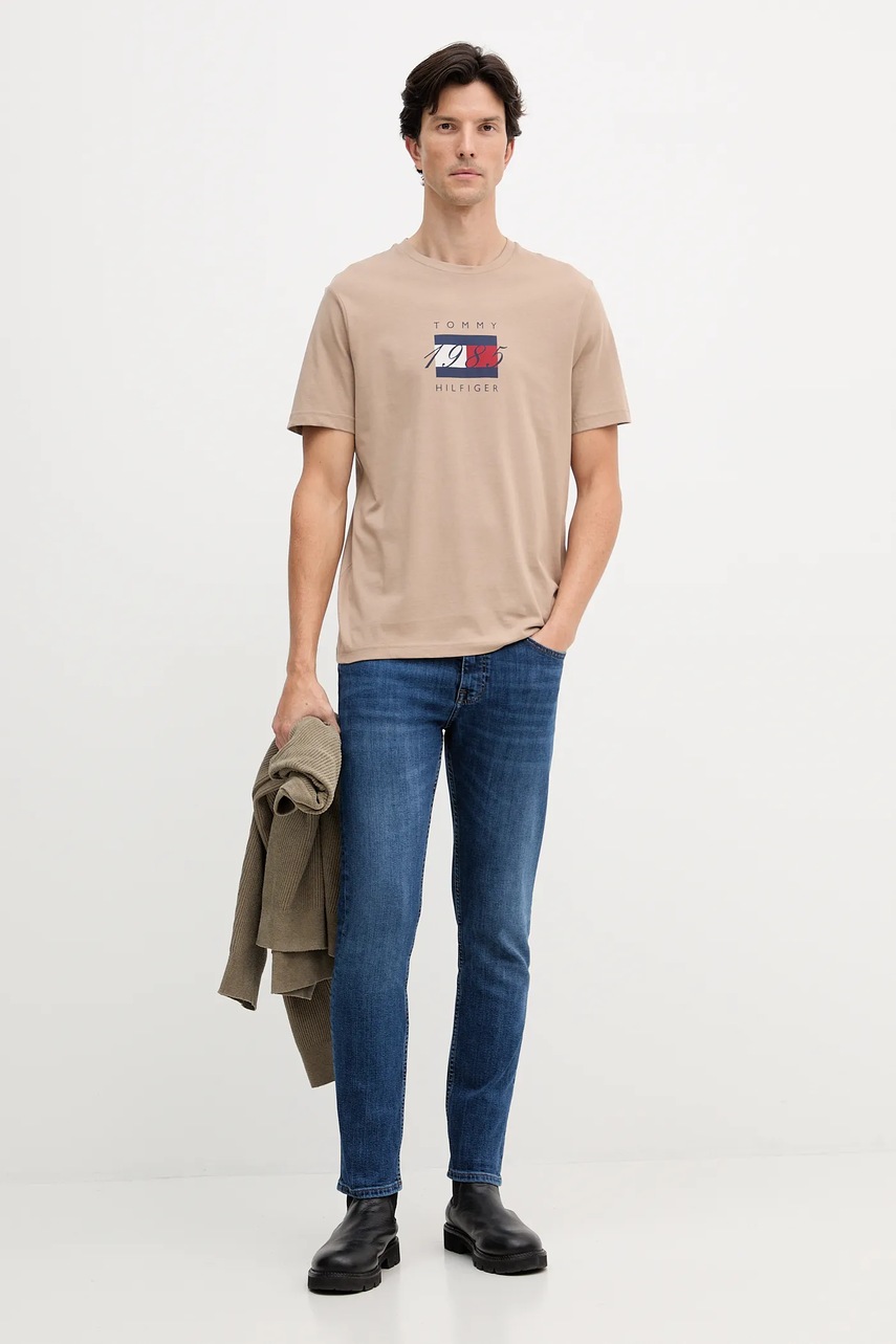 Хлопковая футболка Tommy Hilfiger цвет бежевый с принтом MW0MW41338