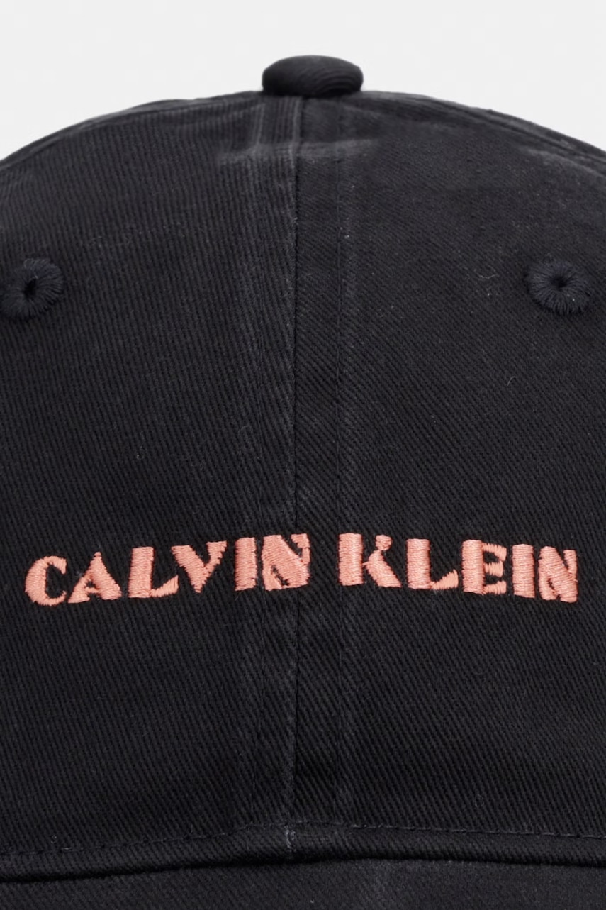 Calvin Klein čiapka so šiltom pánska bavlnená