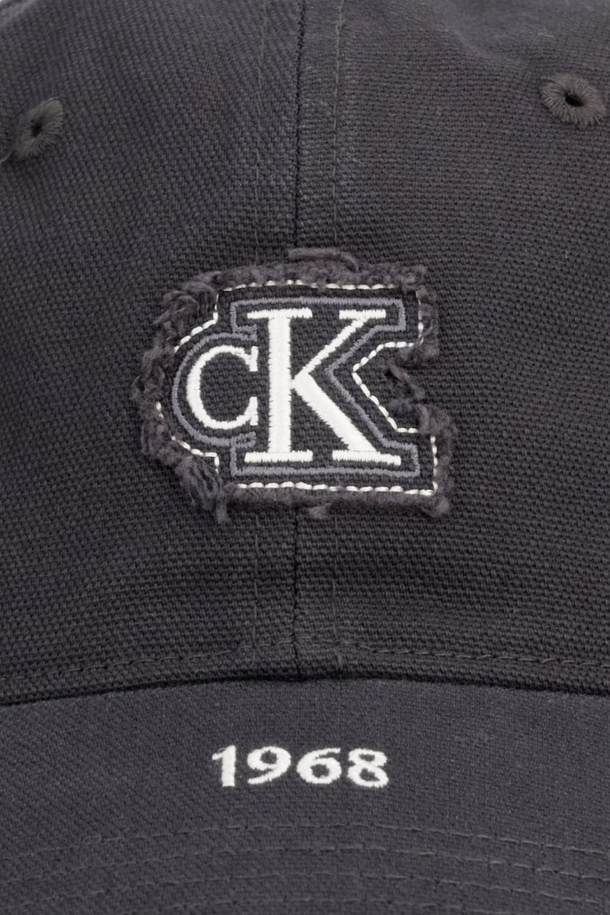 Calvin Klein čiapka so šiltom pánska bavlnená