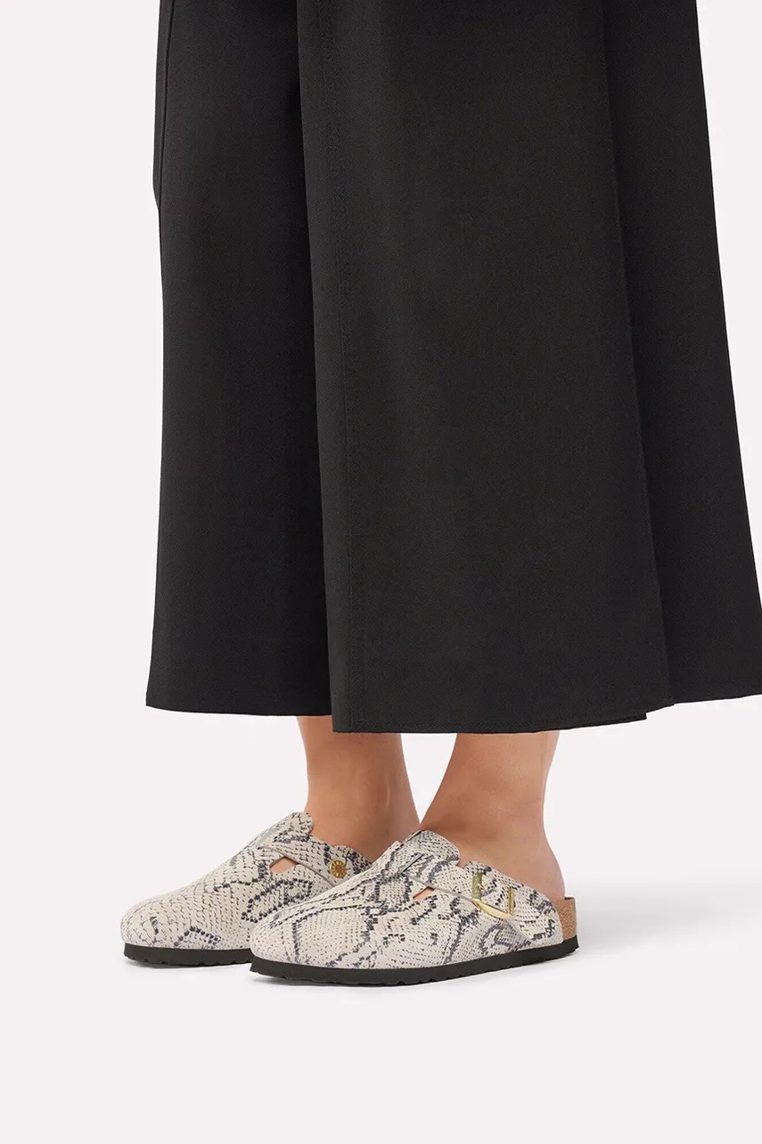 Birkenstock šľapky mules dámske semišové Boston Rivet Logo Suede Leather Snake
