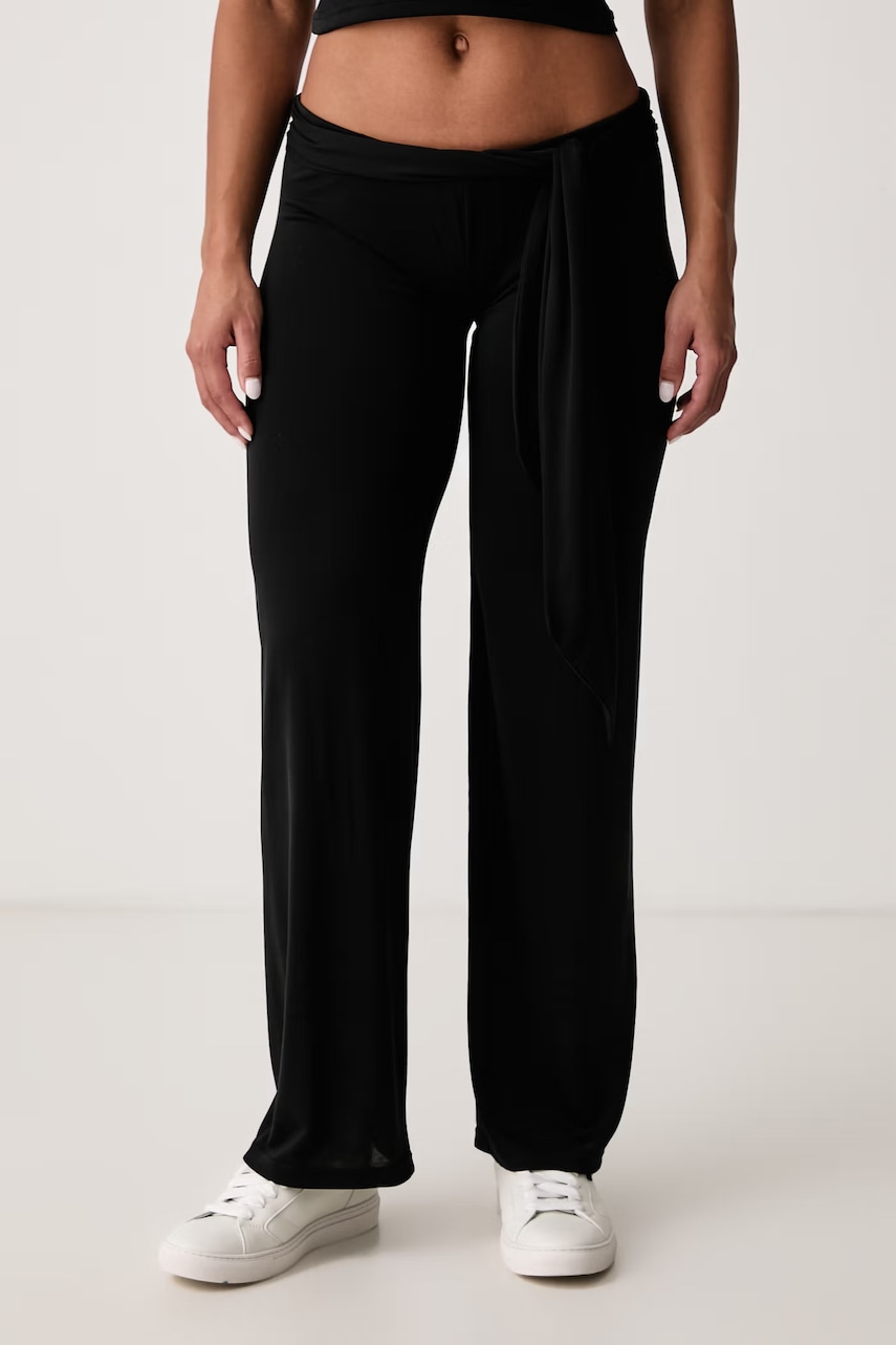Juicy Couture  pantaloni evazați flare pentru femei cu vâscoză EMERSON BELTED STRAIGHT
