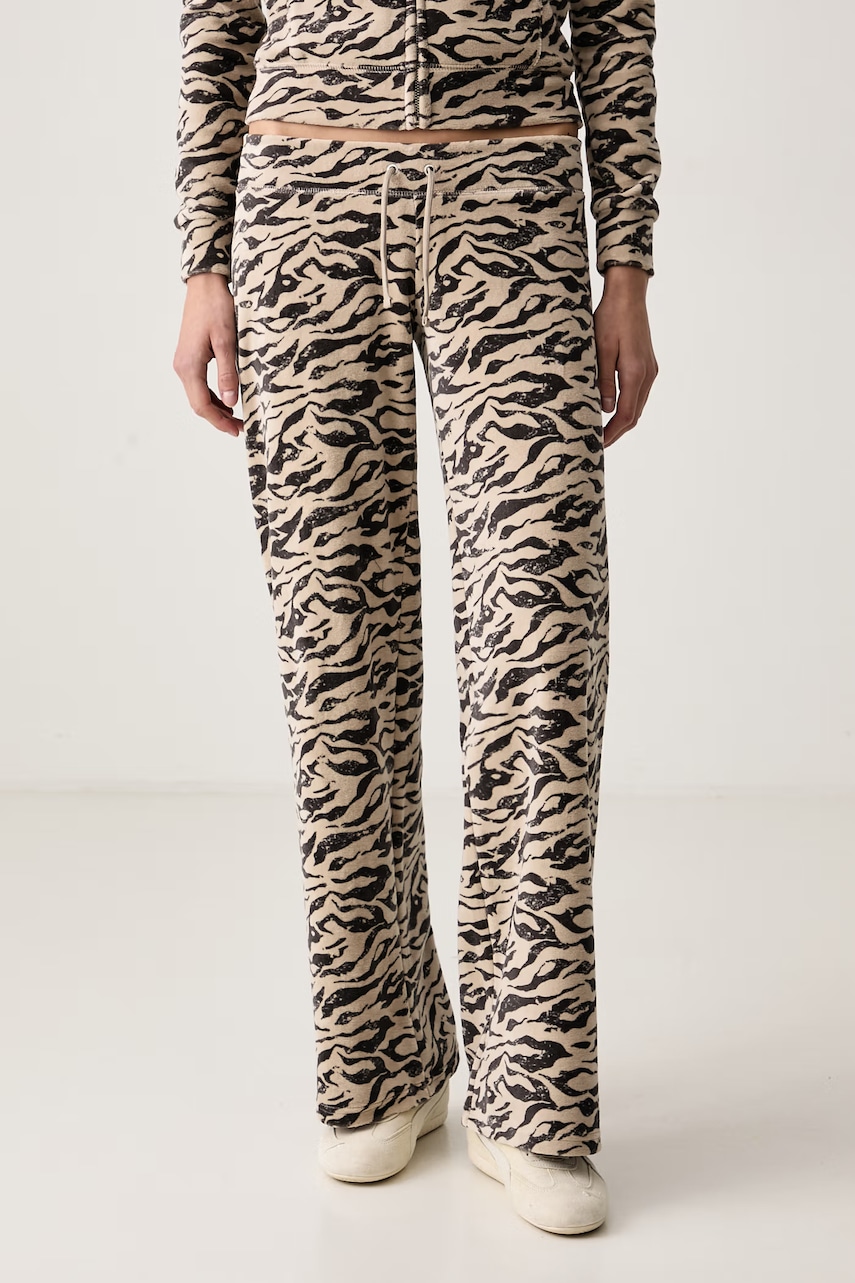 Juicy Couture  nohavice straight dámske s bavlnou CAMO ZEBRA WASHED OG STRAIGHT