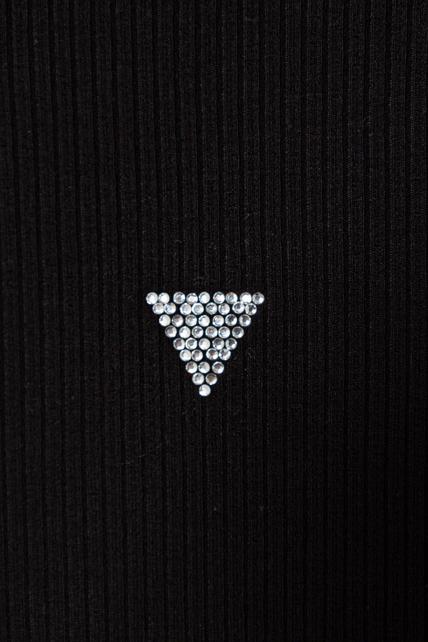 Guess priliehavé šaty s viskózou
