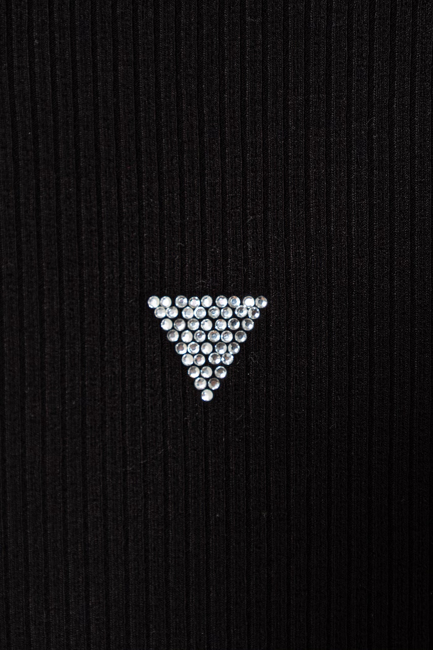 Guess priliehavé šaty s viskózou