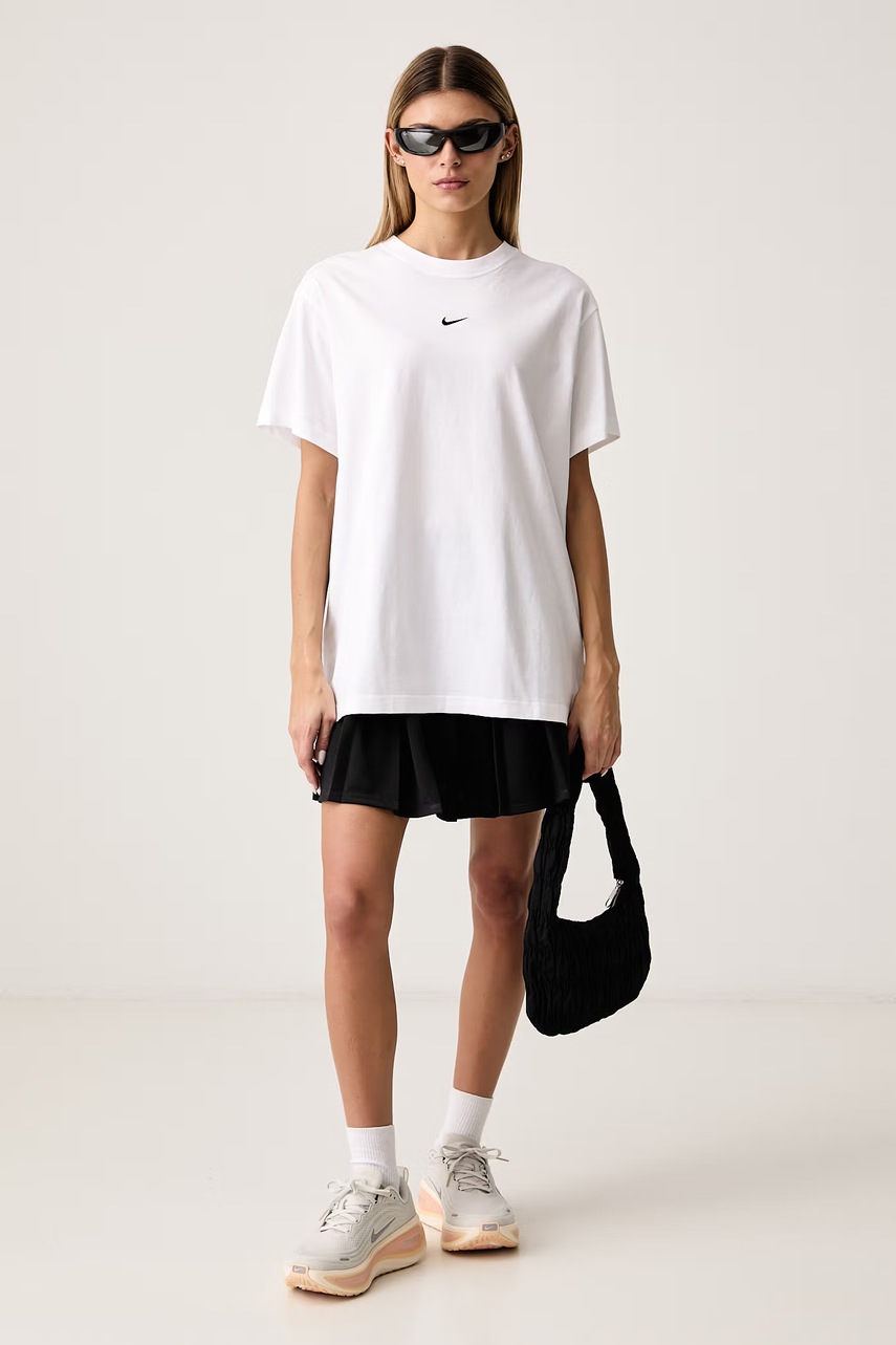 Nike Sportswear  уголемена тениска дамска от памук Classic