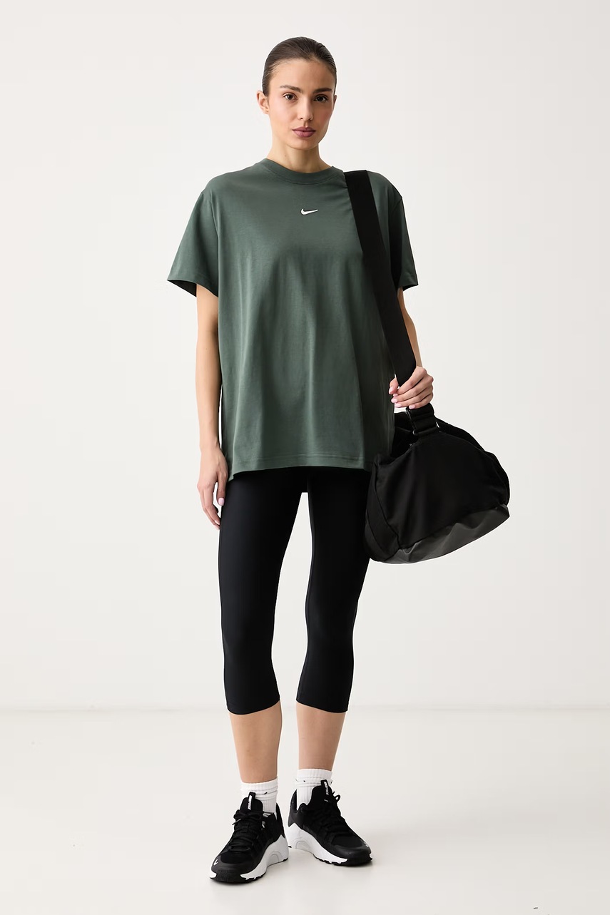 Nike Sportswear  уголемена тениска дамска от памук Classic