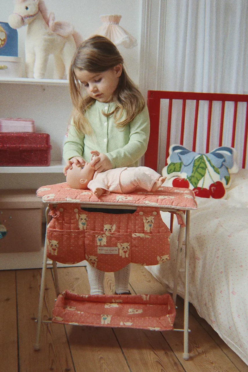 Konges Sløjd  jucărie pentru copii DOLL CHANGING TABLE