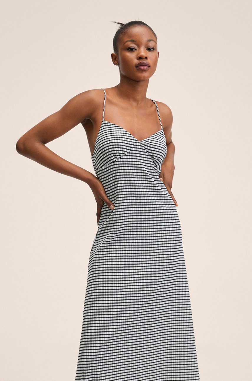 

Рокля Mango Gigi в черно среднодълъг модел разкроен модел, Черен