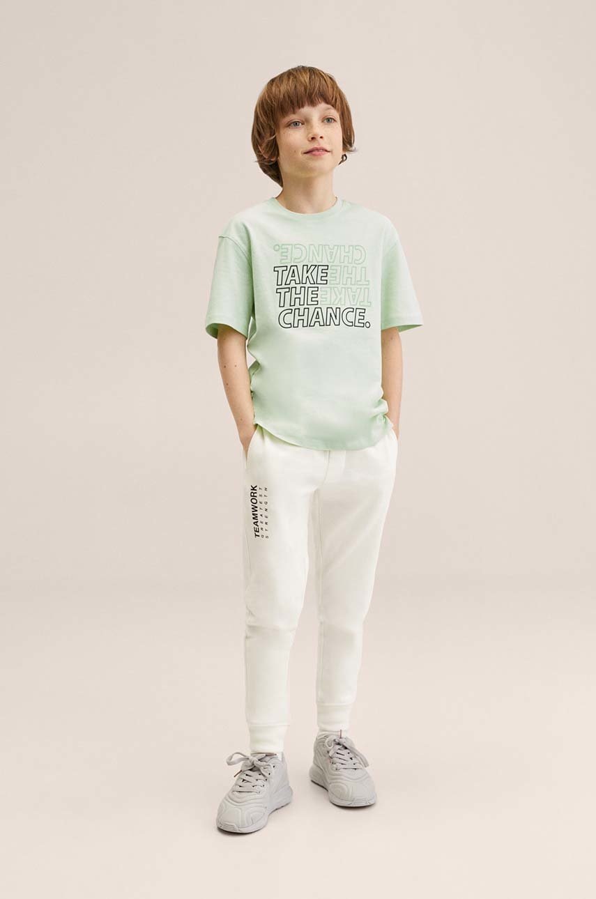 

Детская хлопковая футболка Mango Kids Chance цвет зелёный с принтом