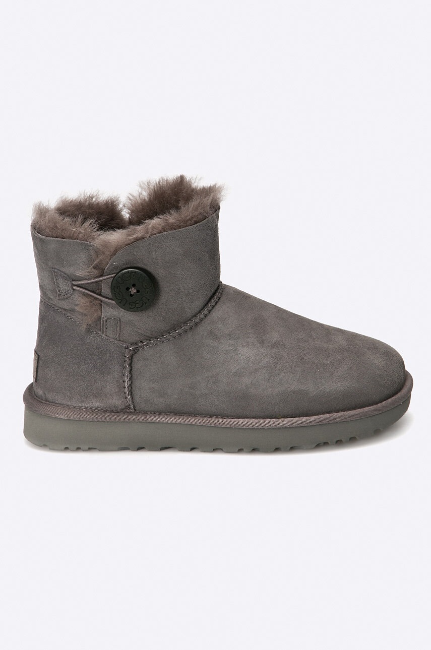 Levně Boty UGG Mini Bailey Button II dámské, šedá barva, na plochém podpatku, zateplené, 1016422.GRY