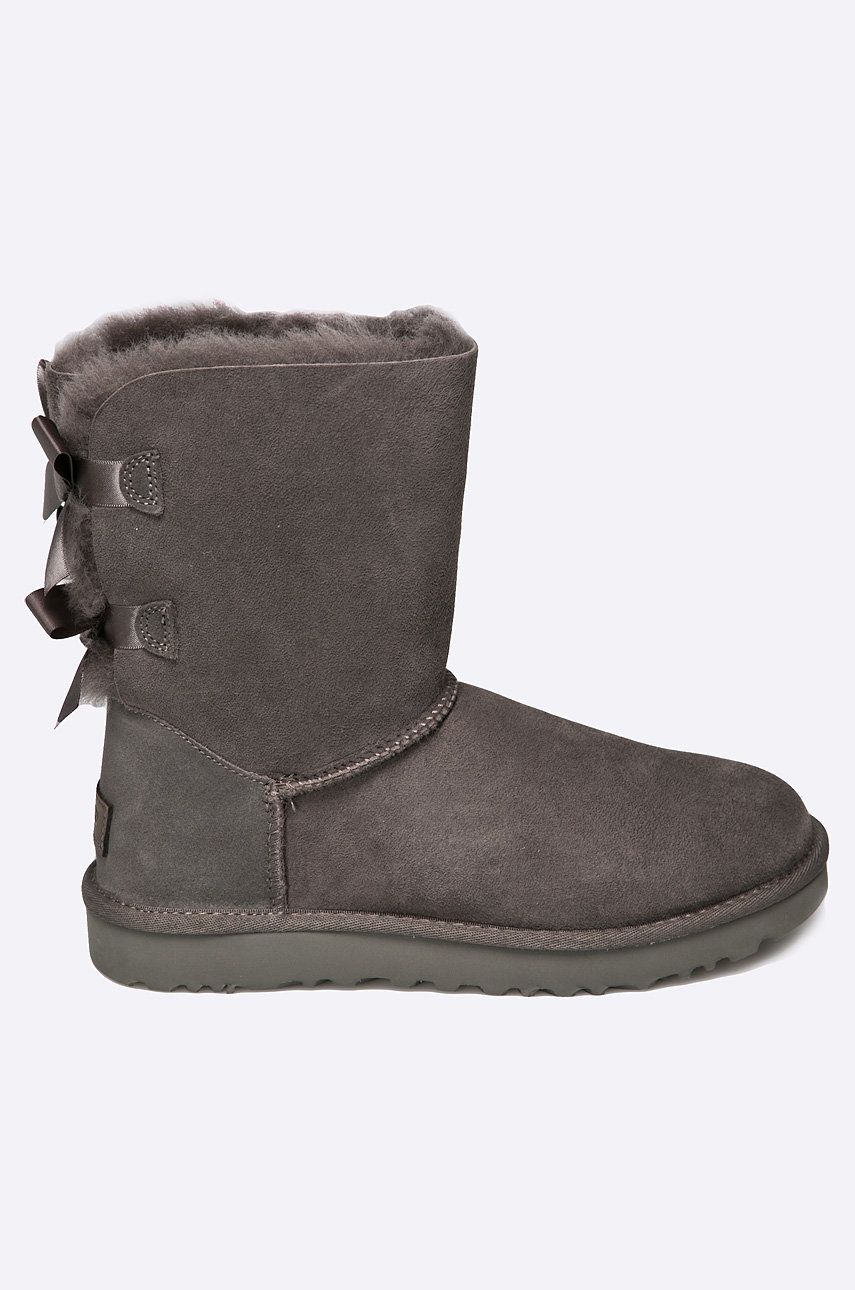 Levně Boty UGG Bailey Bow II 1016225.GRY