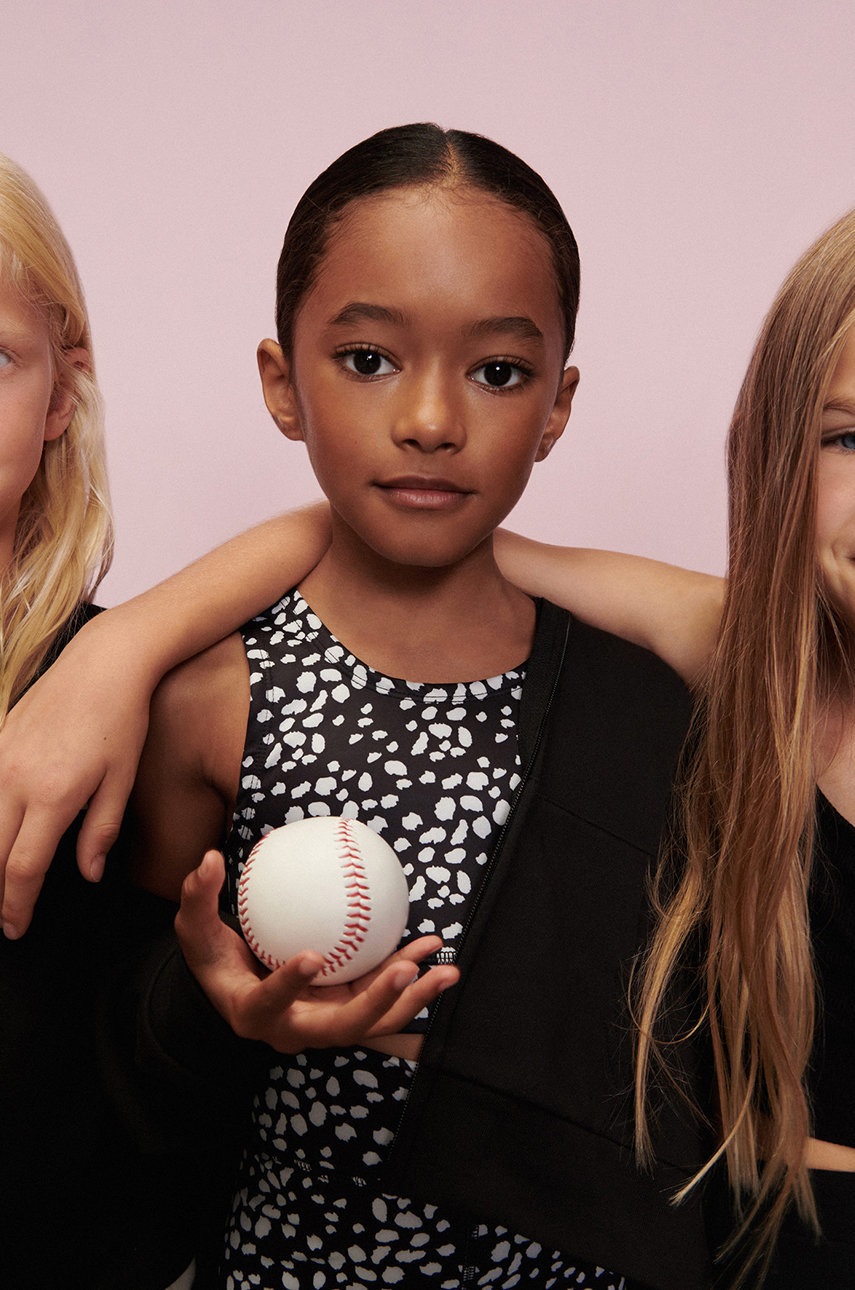 

Детская хлопковая кофта Mango Kids цвет чёрный гладкая