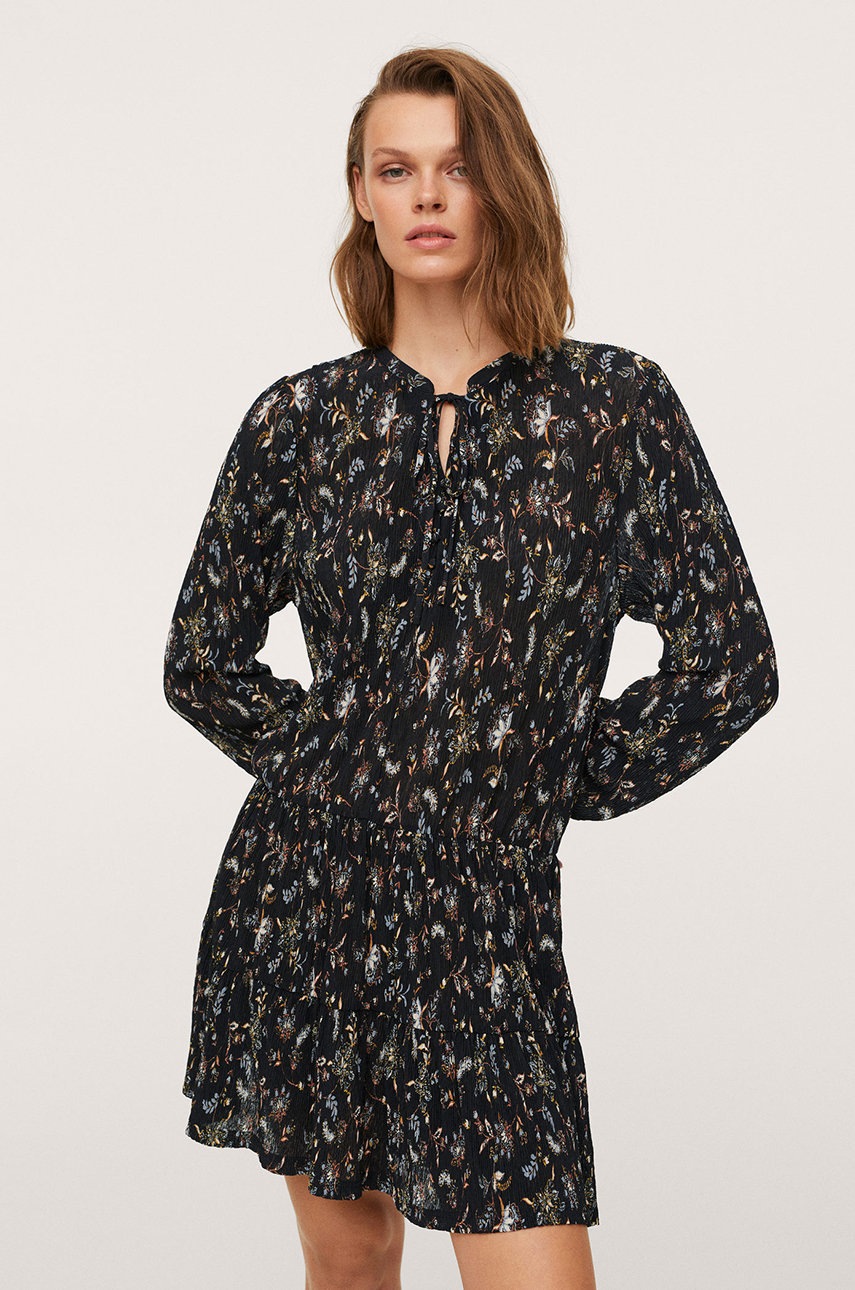 

Рокля Mango в черно къс модел със стандартна кройка, Черен