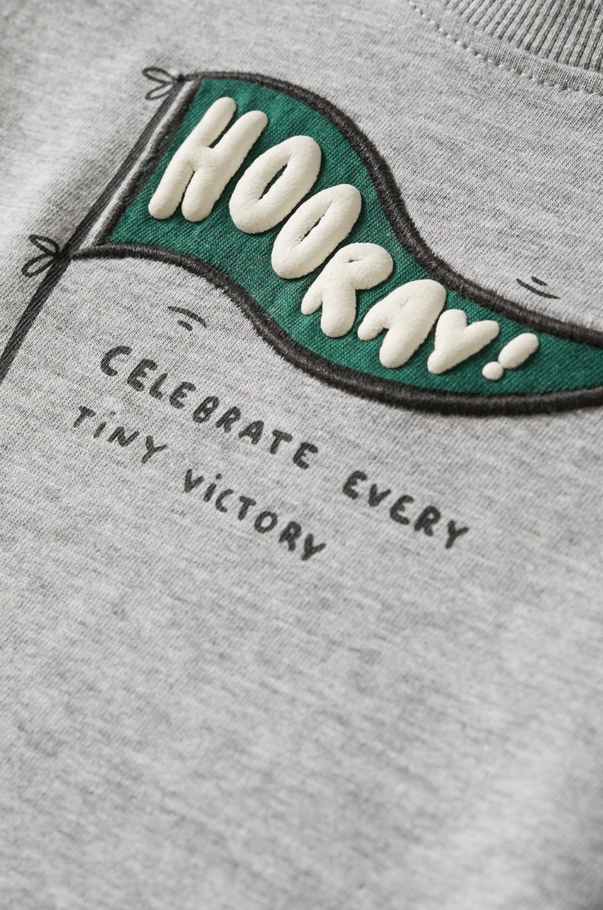 

Дитячий лонгслів Mango Kids Hooray колір сірий з аплікацією