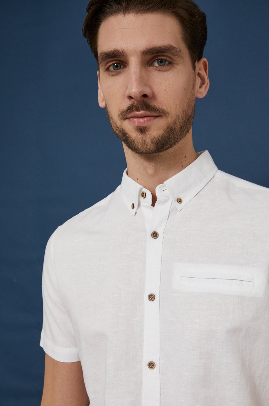 

Сорочка з льону Medicine чоловіча колір білий regular комір button-down