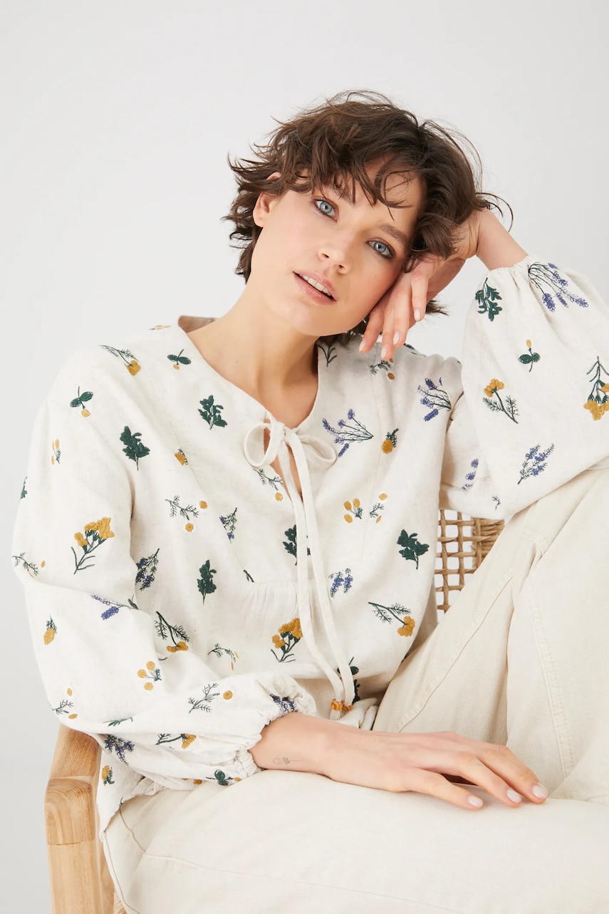 Medicine bluza din amestec de in femei, culoarea bej, in modele florale Medicine bluza din amestec de in femei, culoarea bej, in modele florale