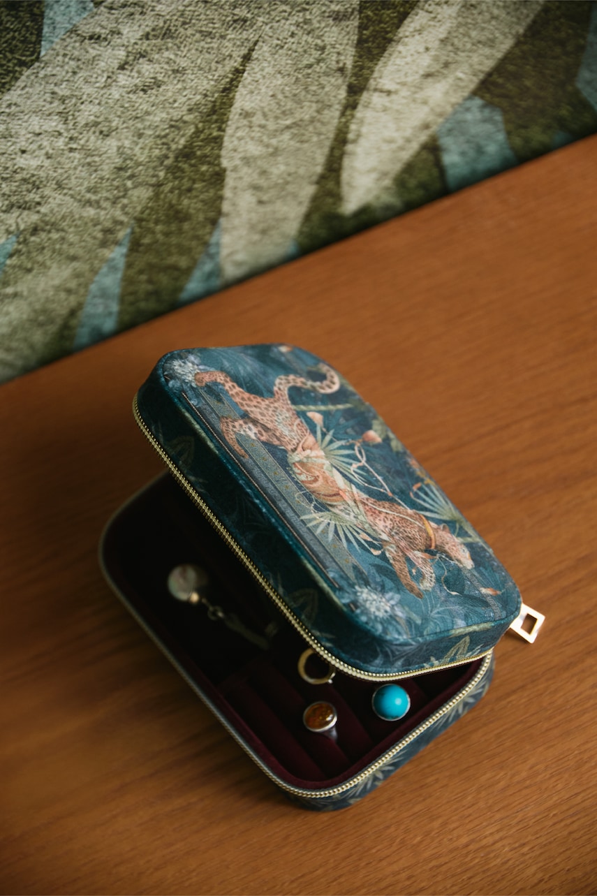 Medicine cutie de bijuterii