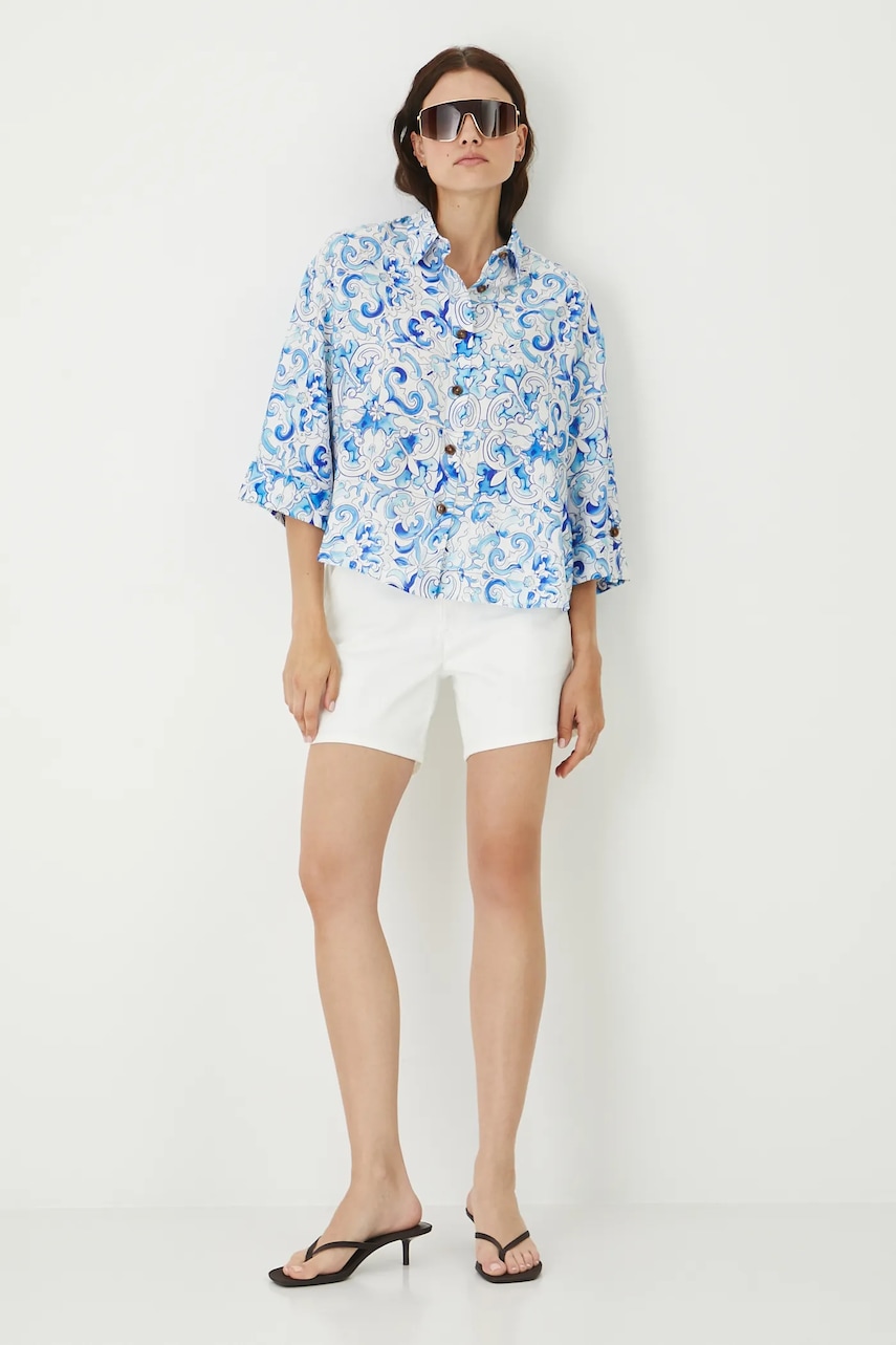 Medicine camasa culoarea alb, cu guler clasic, relaxed