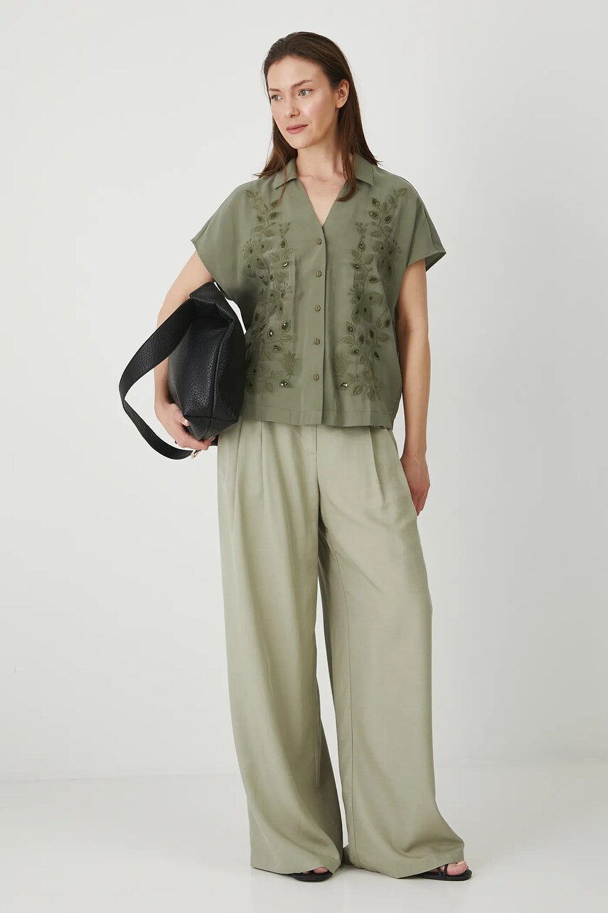 Medicine camasa culoarea verde, cu guler clasic, relaxed