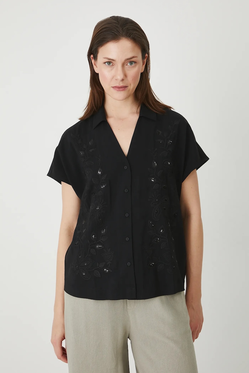 Medicine camasa culoarea negru, cu guler clasic, relaxed