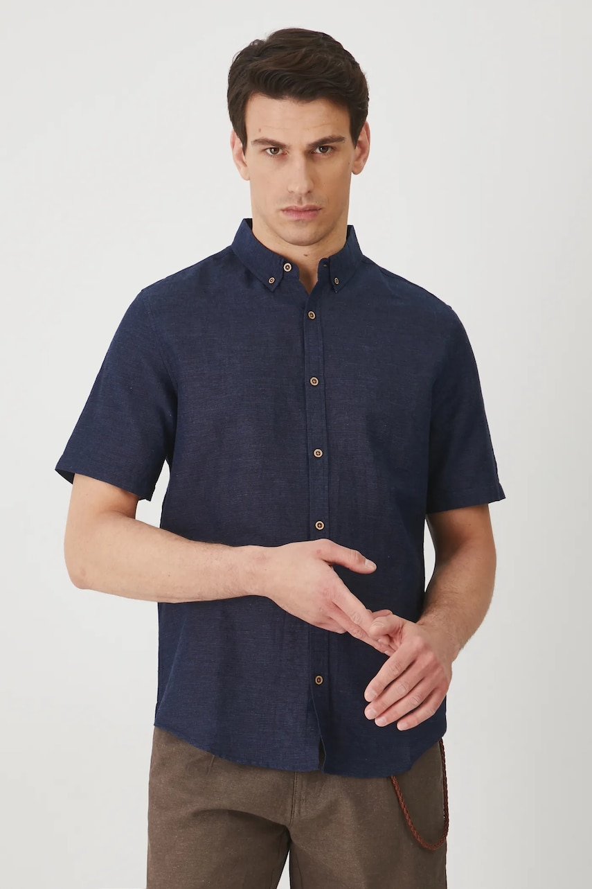 Medicine camasa de in culoarea albastru marin, cu guler button-down, regular