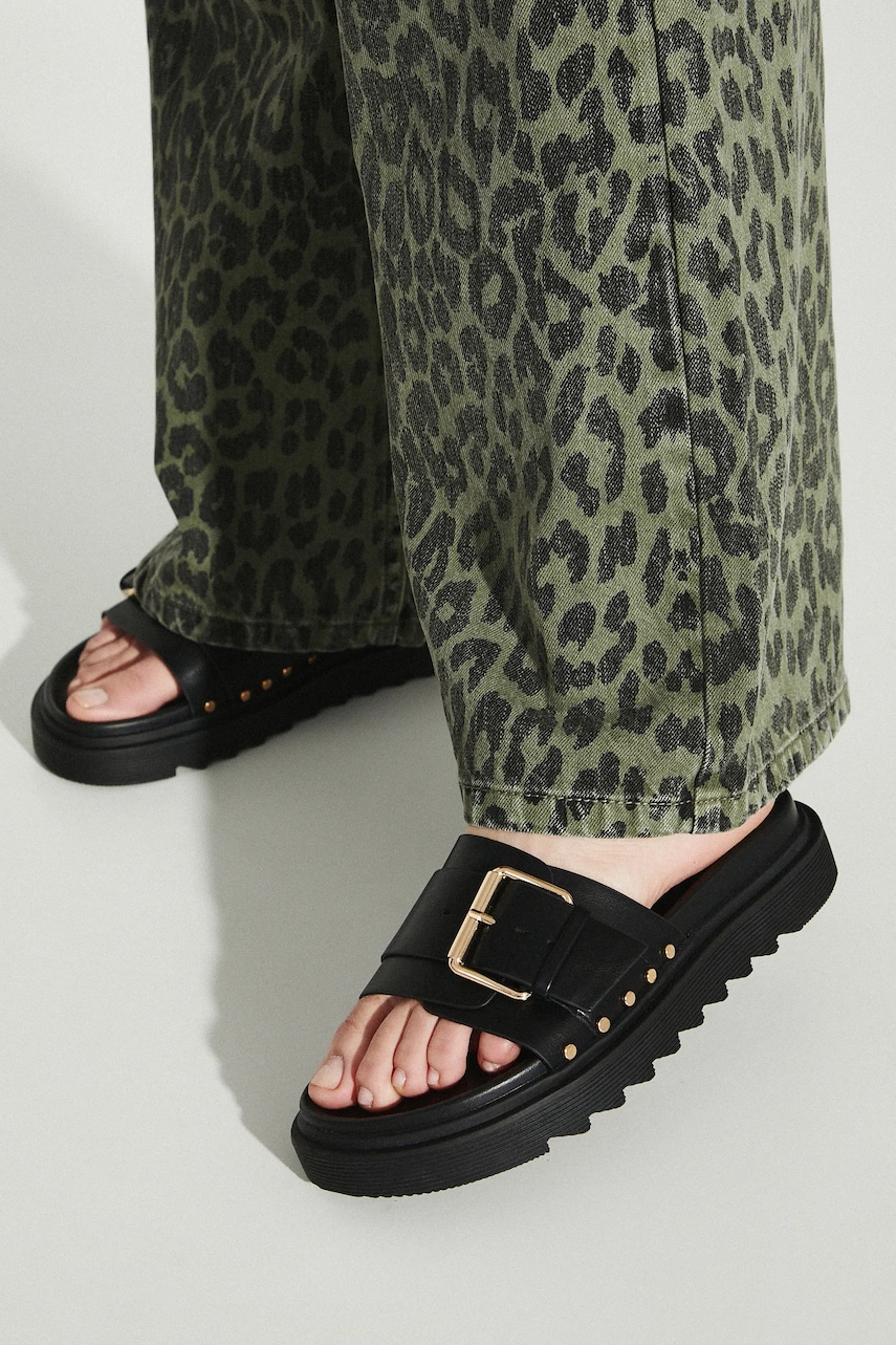 Medicine papuci femei, culoarea negru, cu platforma