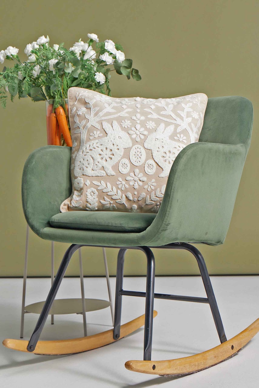 Medicine fata de perna decorativa