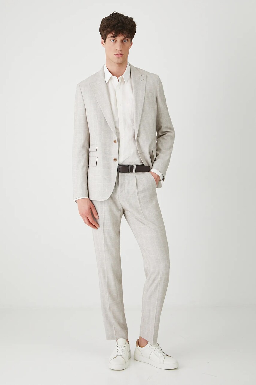 pantaloni culoarea bej, drept