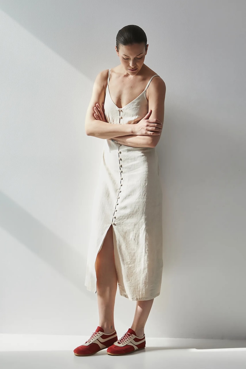 Medicine rochie din in culoarea bej, midi, mulată Medicine rochie din in culoarea bej, midi, mulată