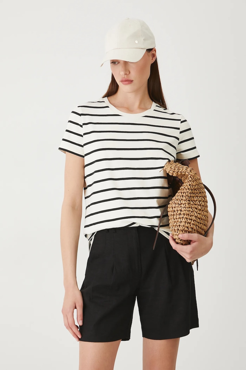 Medicine pantaloni scurti din in femei, culoarea negru, neted, high waist Medicine pantaloni scurti din in femei, culoarea negru, neted, high waist