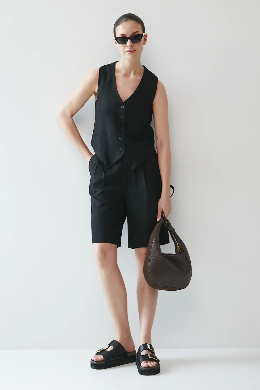 Medicine pantaloni scurți din amestec de in femei, culoarea negru, neted, high waist Medicine pantaloni scurți din amestec de in femei, culoarea negru, neted, high waist