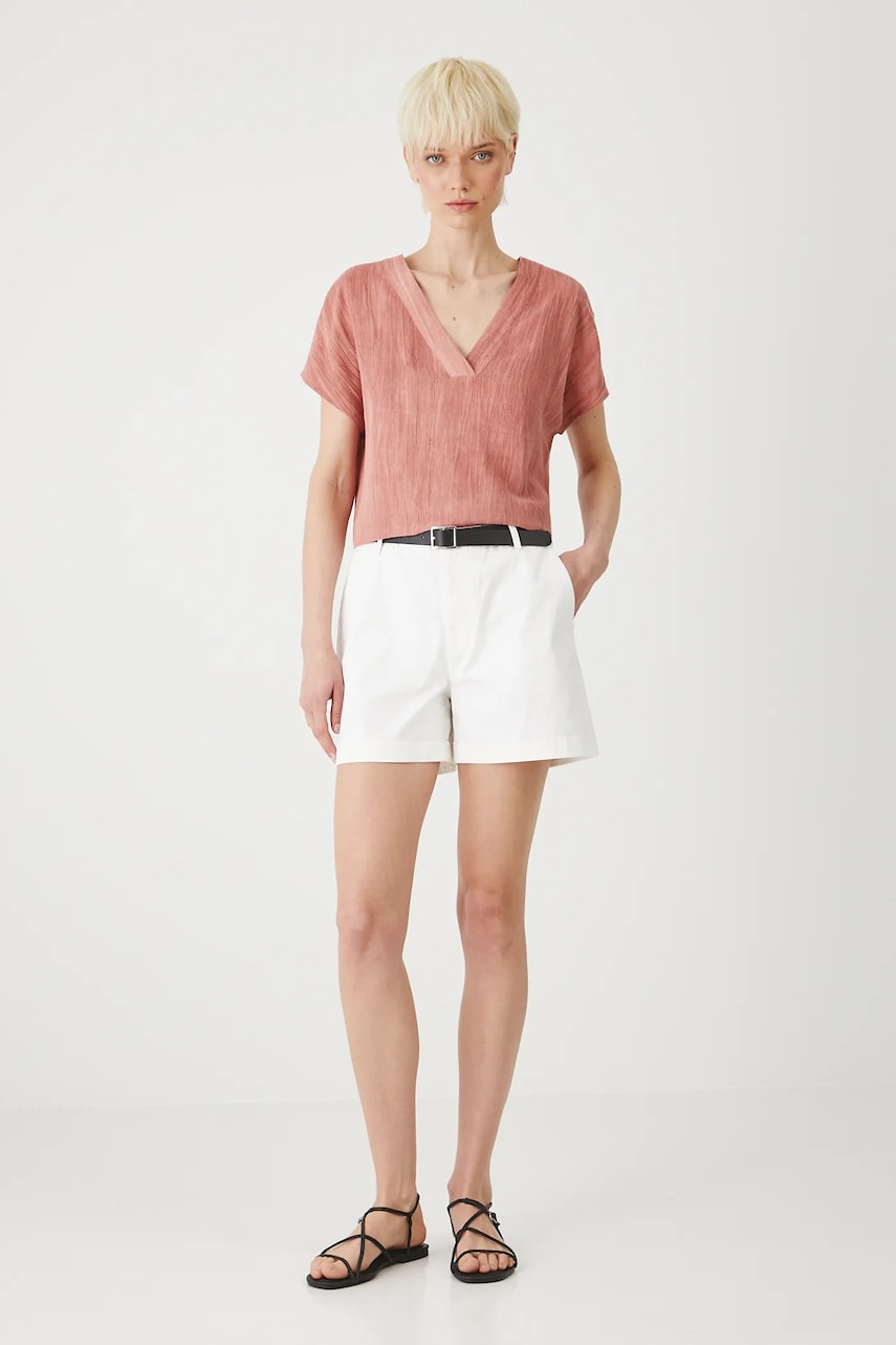 Medicine pantaloni scurti culoarea alb, neted, medium waist