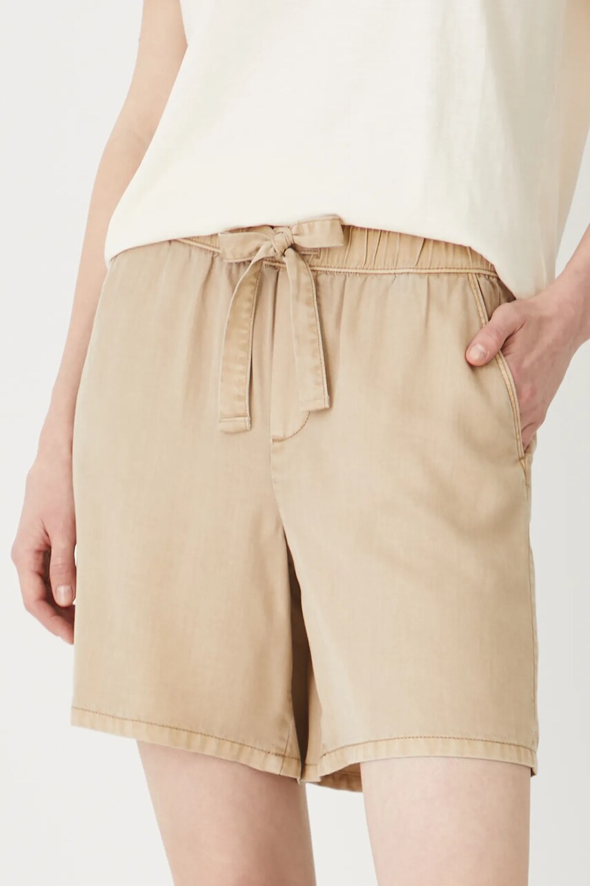 Medicine pantaloni scurti culoarea bej, neted, medium waist