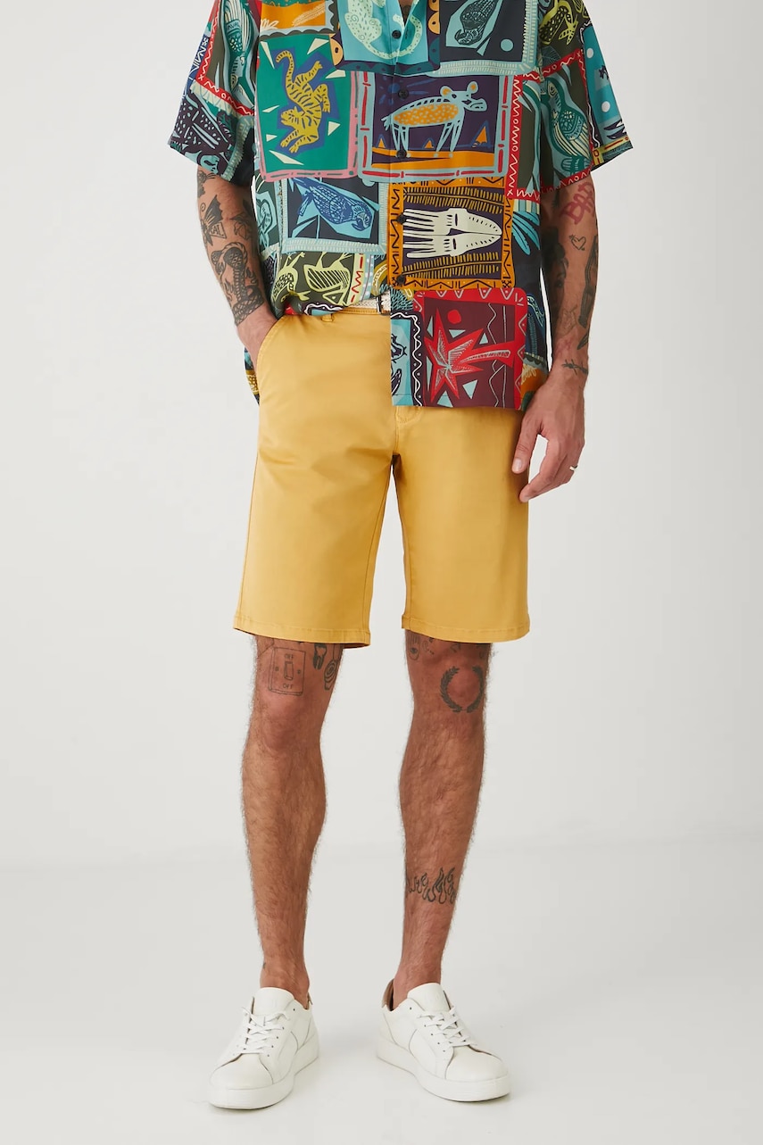 Medicine pantaloni scurti culoarea galben