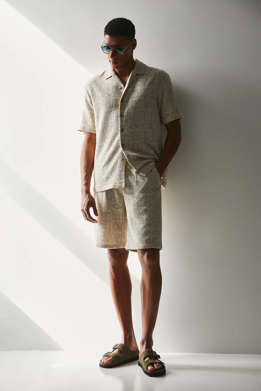 Medicine pantaloni scurti culoarea bej