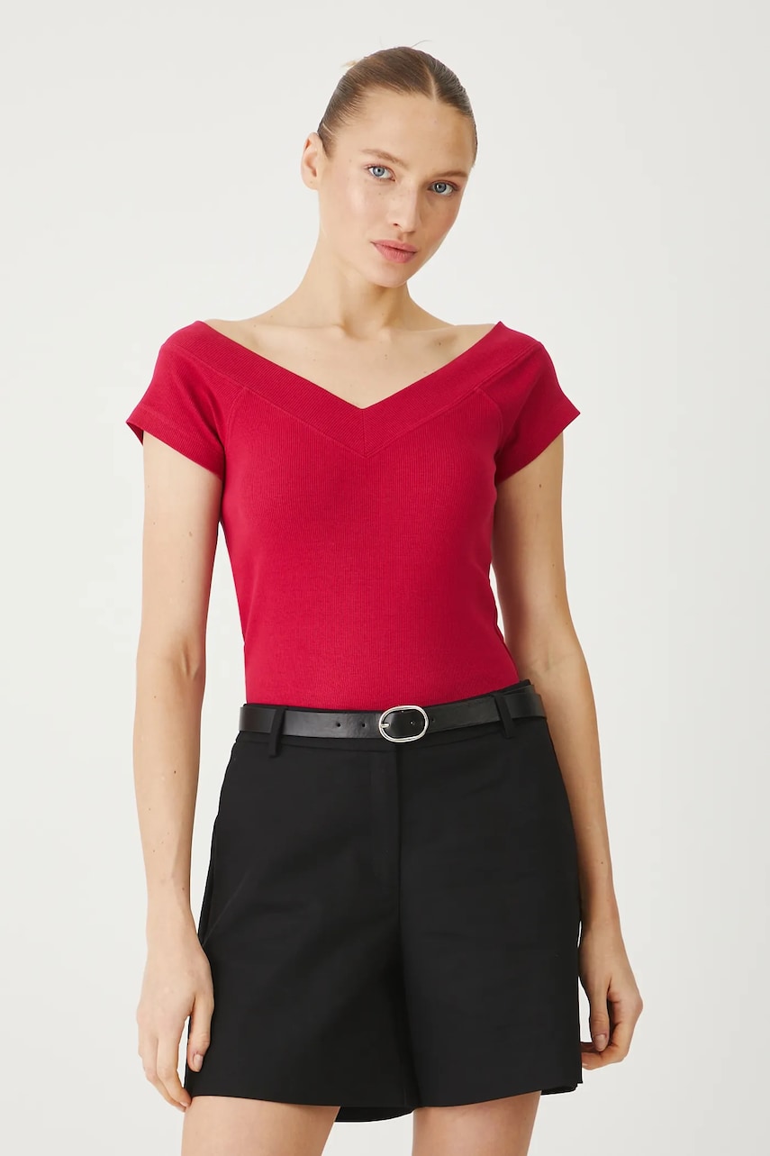 Medicine tricou culoarea rosu