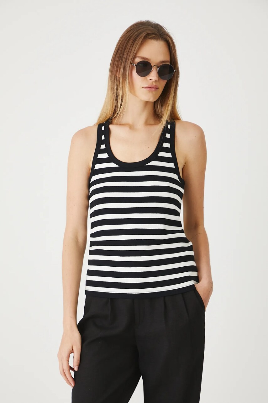 Medicine top culoarea negru