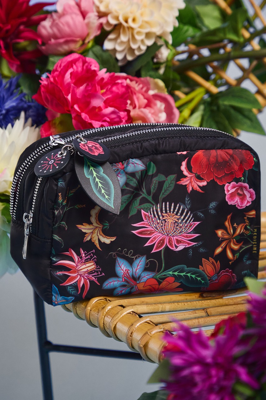 Νεσεσέρ καλλυντικών Medicine