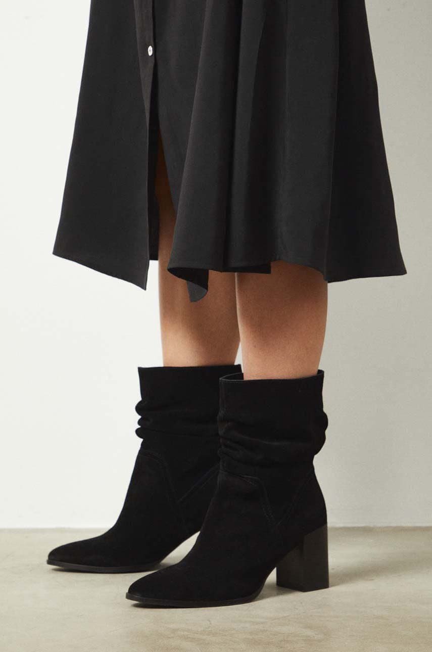 Medicine cizme din piele intoarsa culoarea negru, cu toc drept Medicine cizme din piele intoarsa culoarea negru, cu toc drept